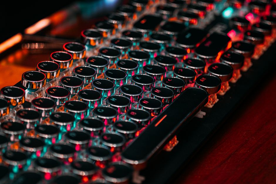 Die überraschende Geschichte der QWERTY-Tastatur: Langsamer, aber immer noch Standard