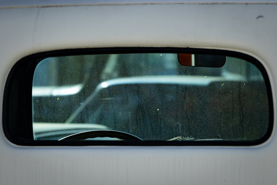 Die verborgene Funktion: Warum haben Autoscheiben schwarze Punkte?