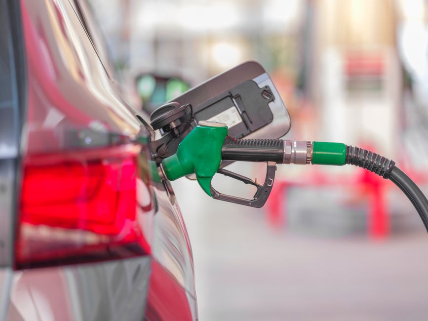 Falsch getankt? Das passiert mit Ihrem Auto & so handeln Sie richtig!