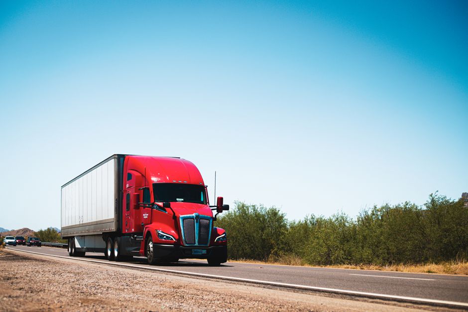 LKW Achsen anheben: Warum Lastwagen Räder hochklappen (Kraftstoff, Maut, Kurven)